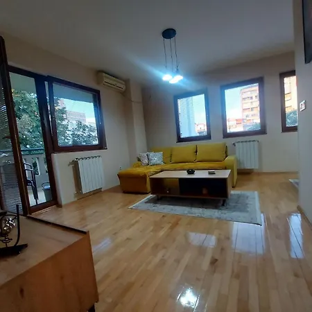 Hohn Apartment *